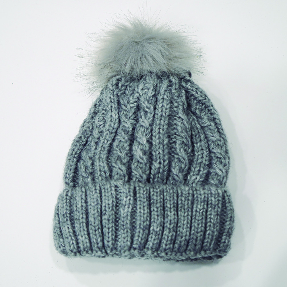 1570 GRIS JASPEADO GORRO GRIS CON BOLA Y FORRO INTERIOR