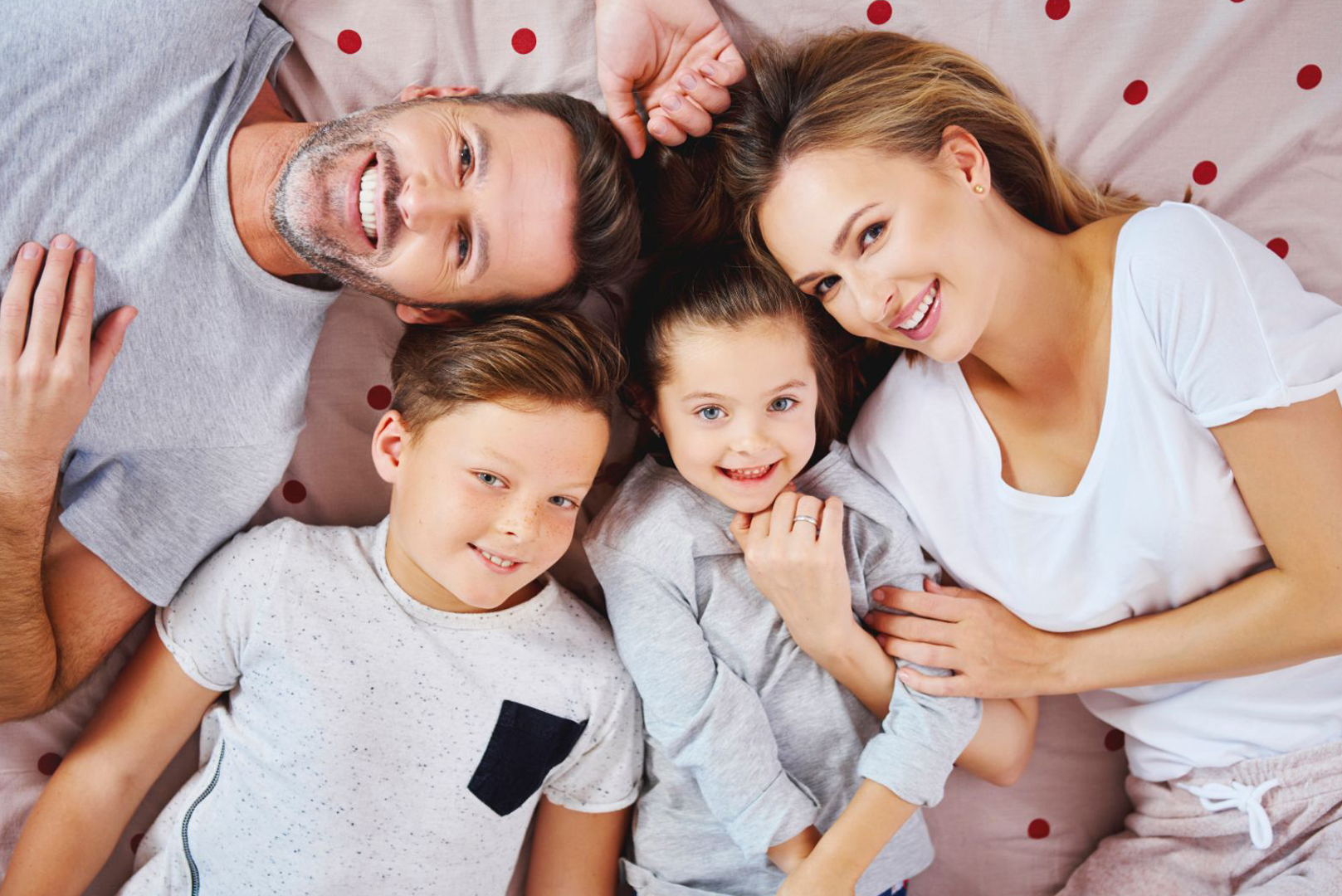 Cómo Elegir Pijamas para Toda la Familia Este Invierno